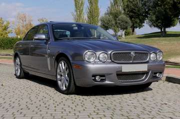 XJ 2.7d V6 Executive auto FL