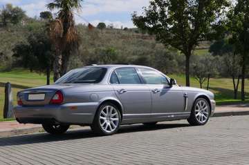 XJ 2.7d V6 Executive auto FL