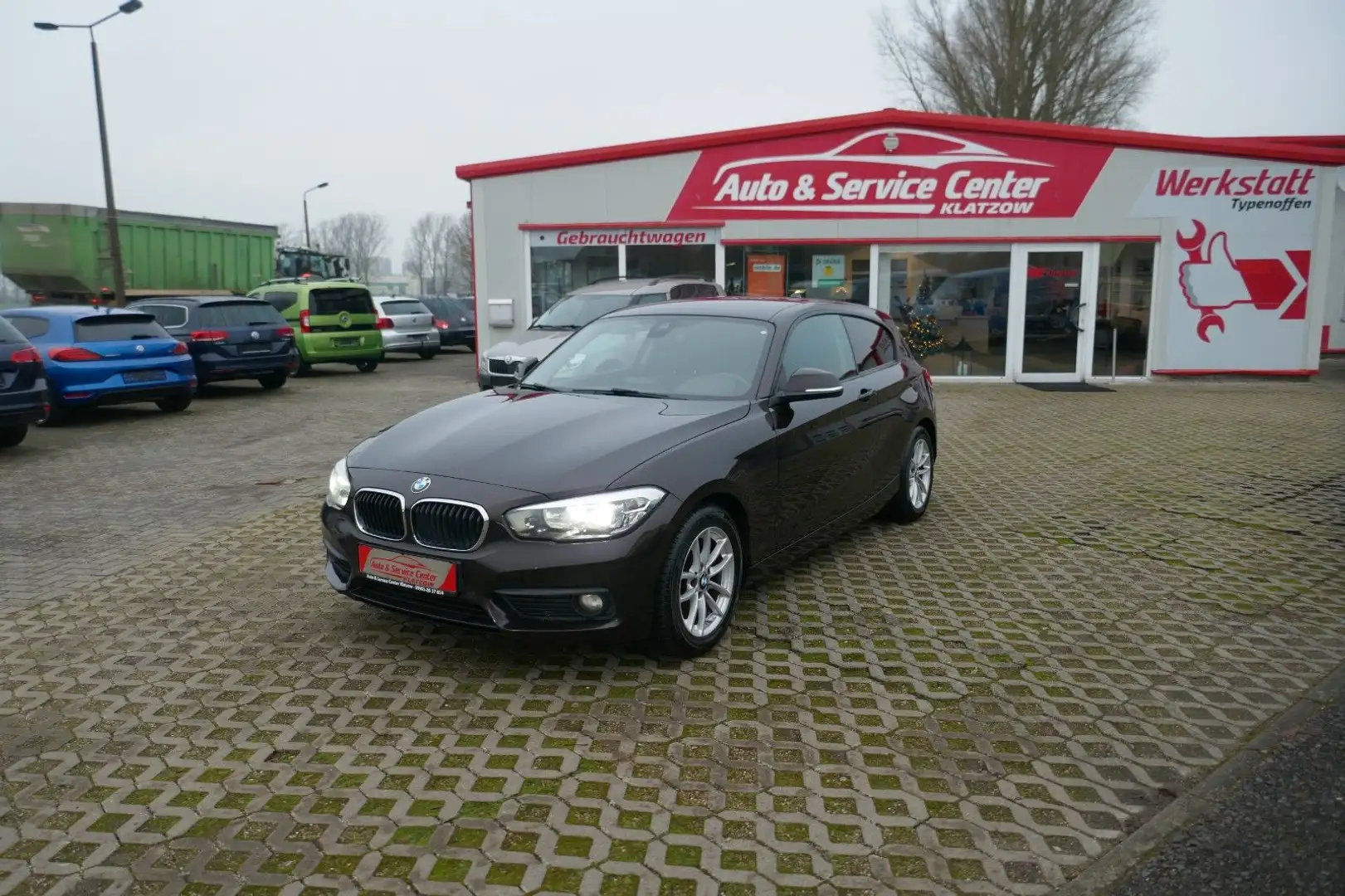 BMW 116 d EfficientDynamics Edition  GANZJAHRESREIFEN Braun - 1