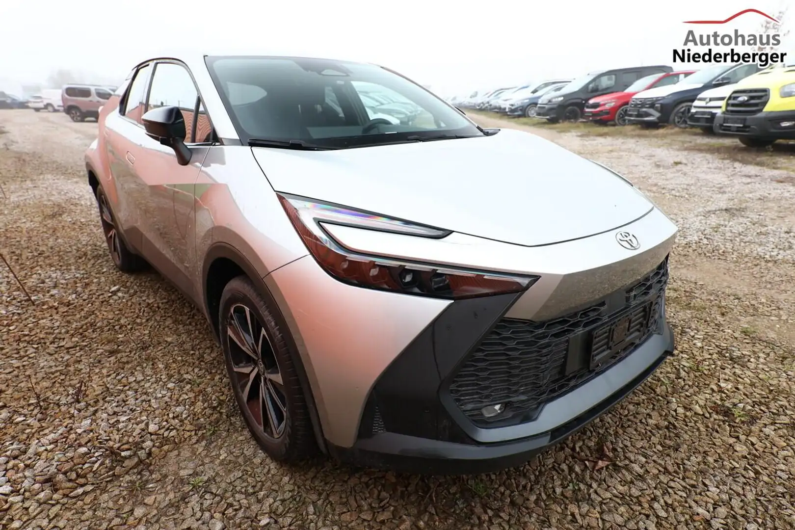 Toyota C-HR Teamplayer PHEV Nav Keyl SHZ SmartK Privacy 18Z... Silber - 2