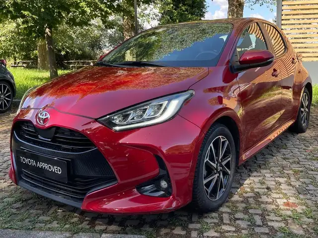 2022 Toyota Yaris in Red for sale