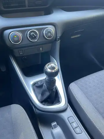 Toyota Yaris view 13