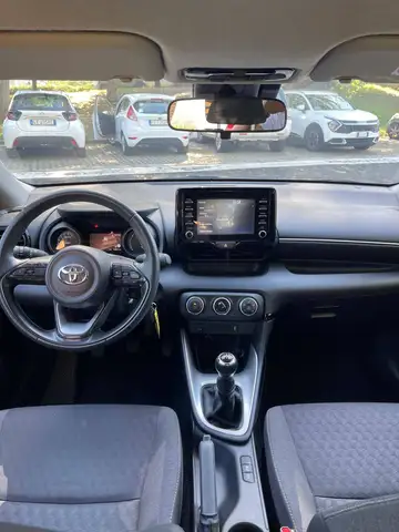Toyota Yaris view 12