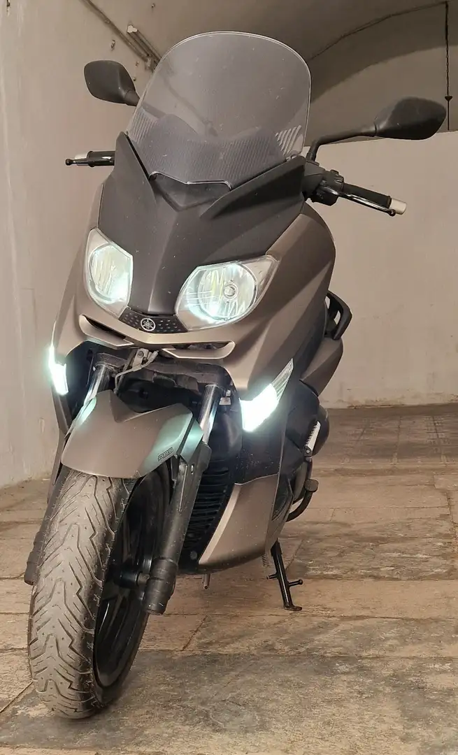 Yamaha X-Max 250 ABS Bronzová - 1