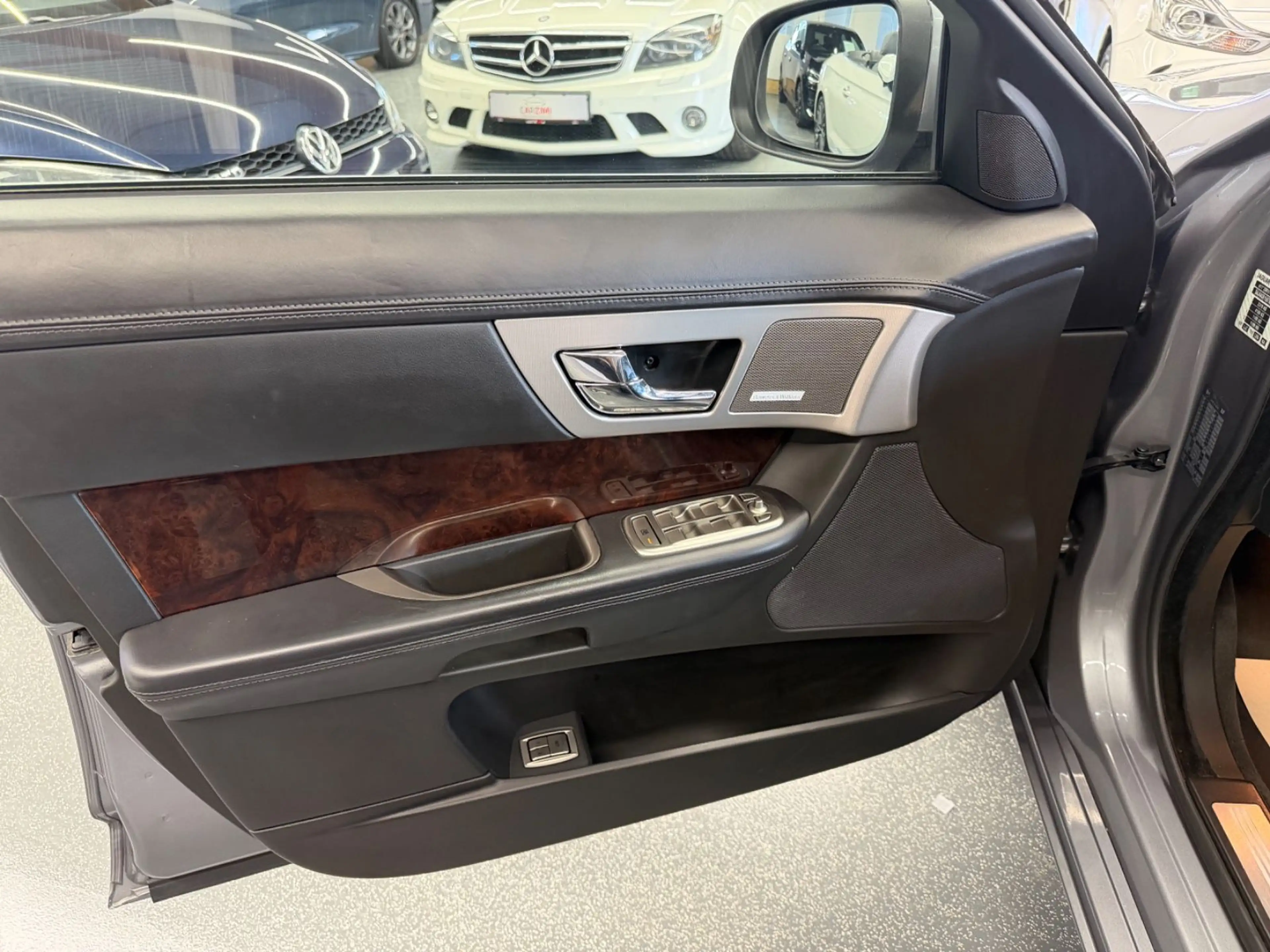 Jaguar XF 2.7 V6 Diesel Premium Luxury Bowers & Wilkins — photo 11