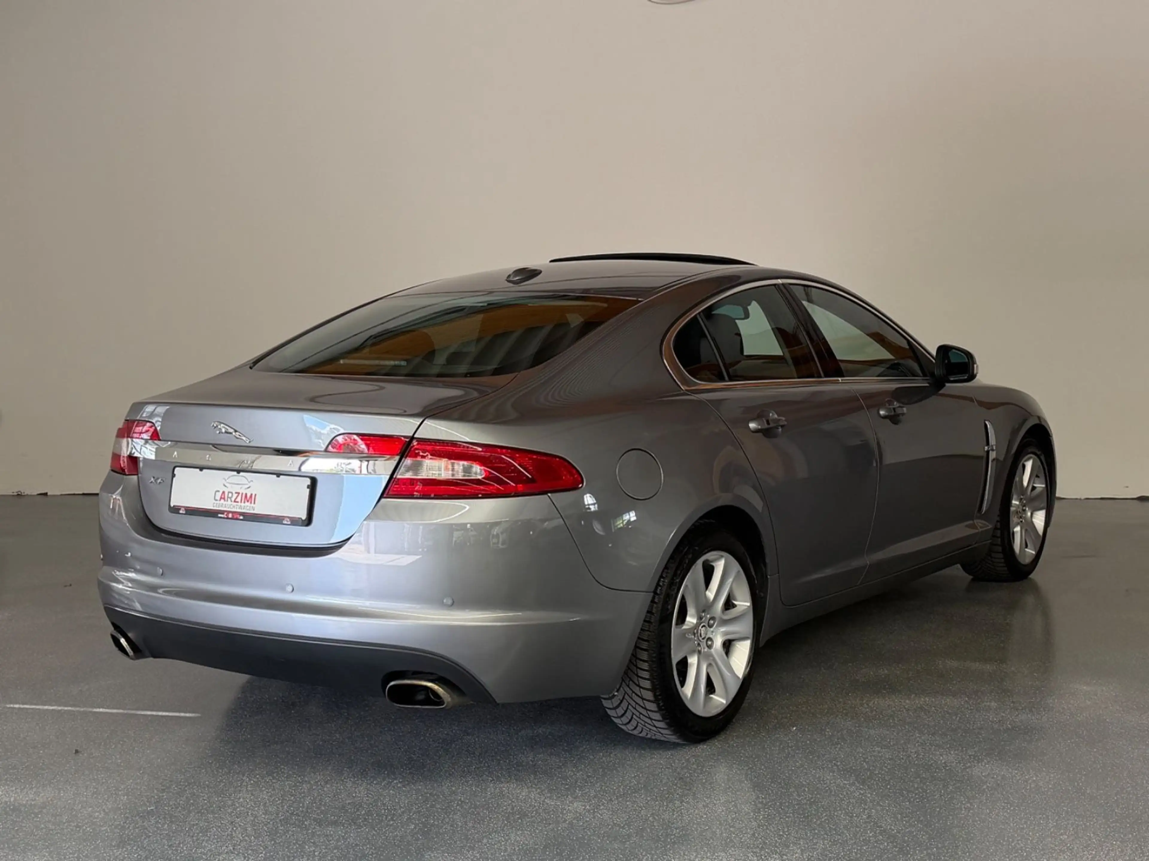 Jaguar XF 2.7 V6 Diesel Premium Luxury Bowers & Wilkins — photo 5