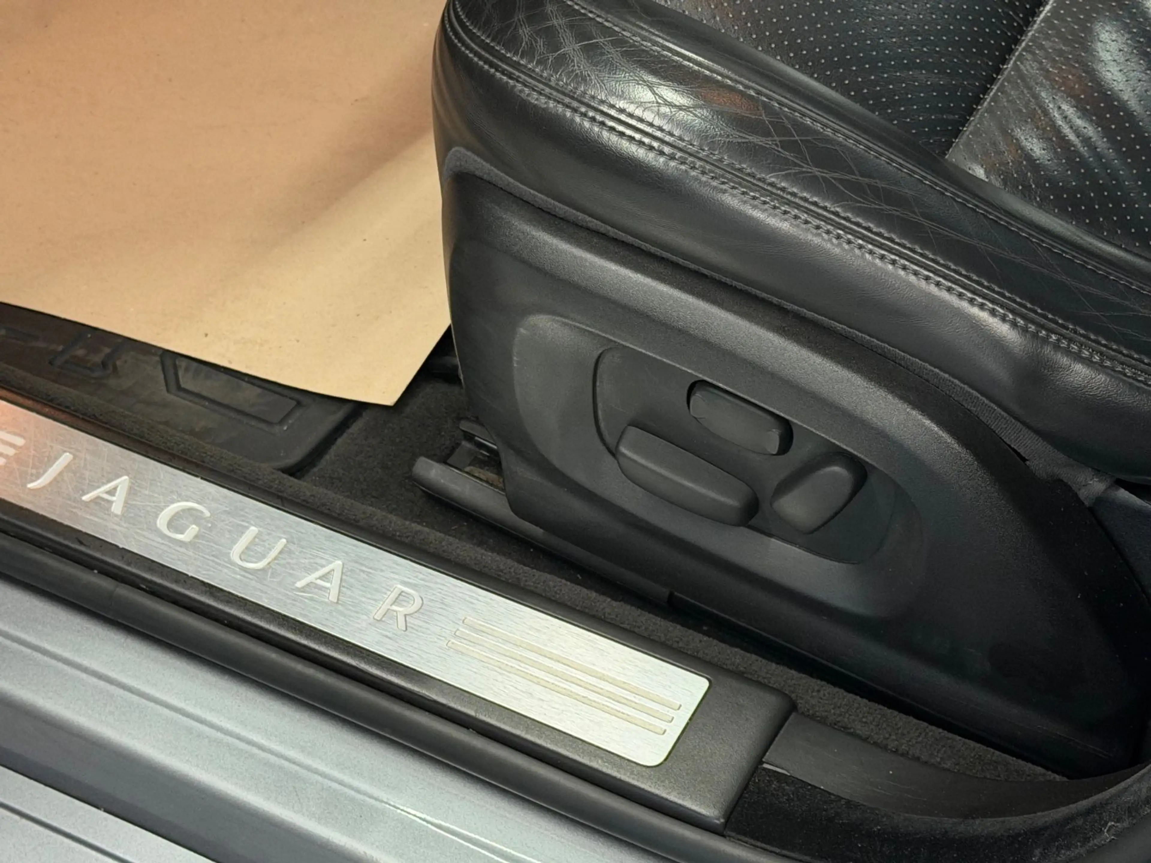 Jaguar XF 2.7 V6 Diesel Premium Luxury Bowers & Wilkins — photo 14