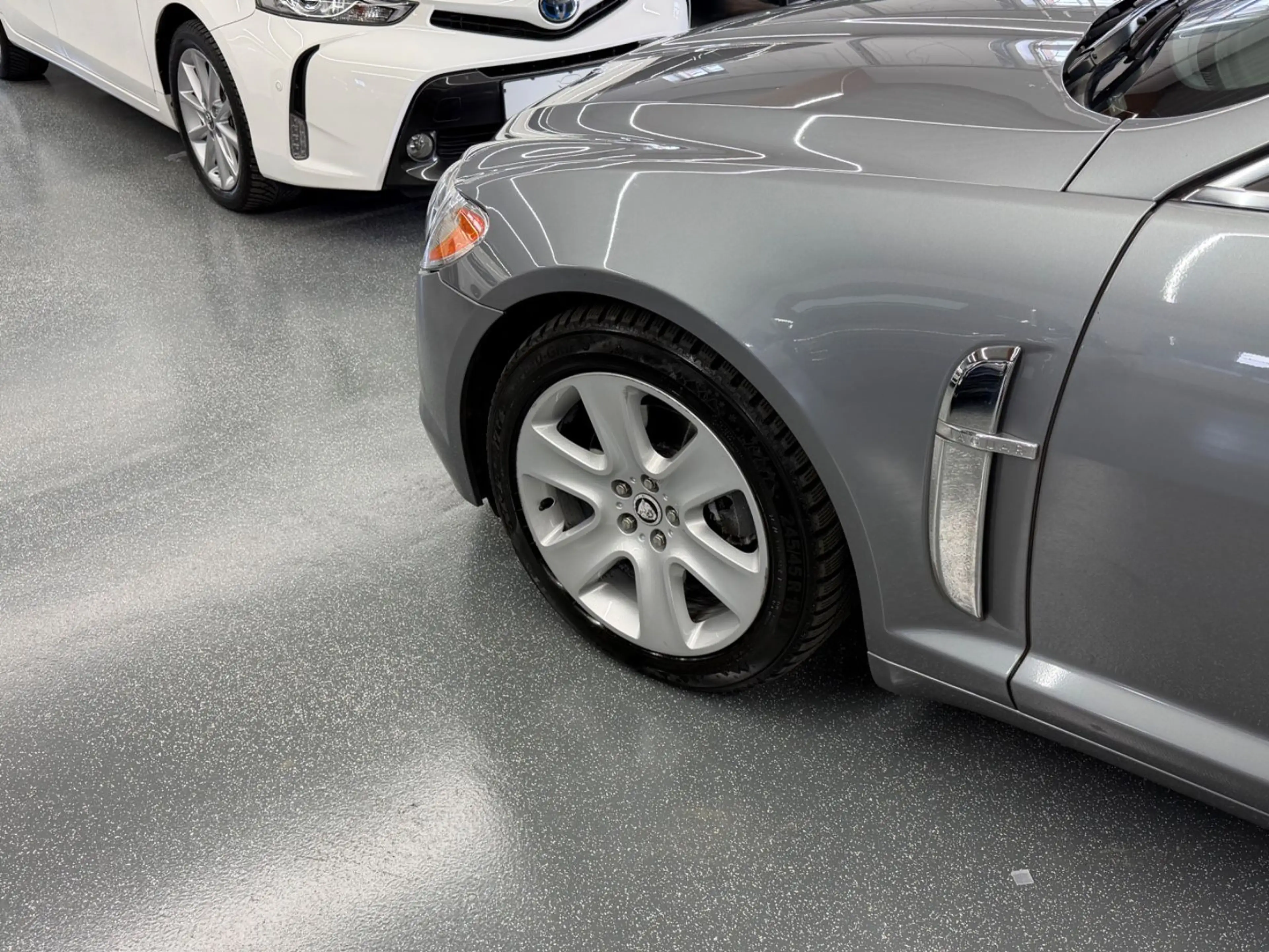 Jaguar XF 2.7 V6 Diesel Premium Luxury Bowers & Wilkins — photo 8