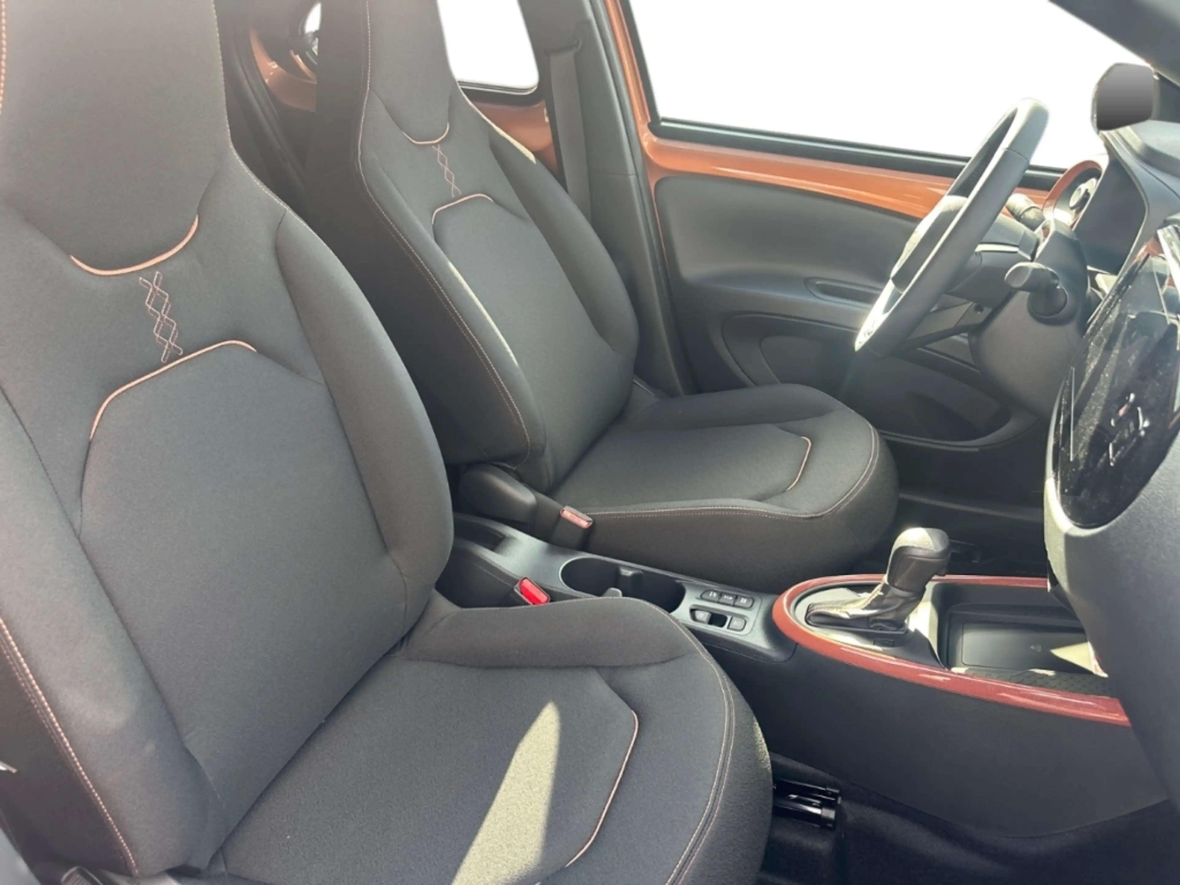 Toyota Aygo X Hybrid 1,5 l, 116 PS CVT Hatchback, 5-türig — photo 15