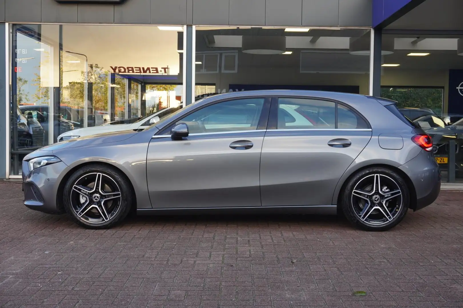 Mercedes-Benz A 200 Automaat | 60.000KM | Navigatie | Vol opties | Dea Noir - 2