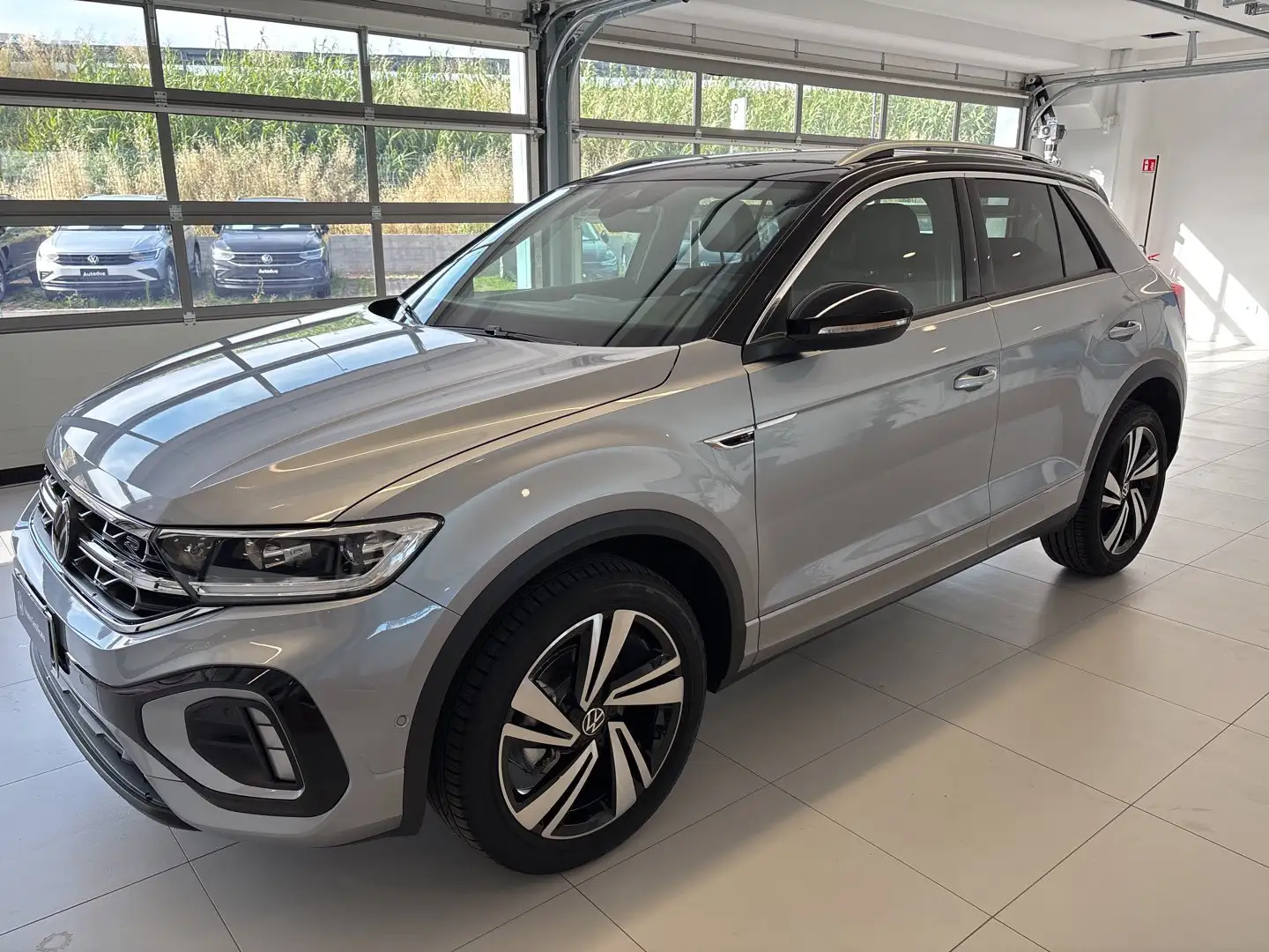 Volkswagen T-Roc 1.0 TSI R-LINE 115 CV Nero - 1