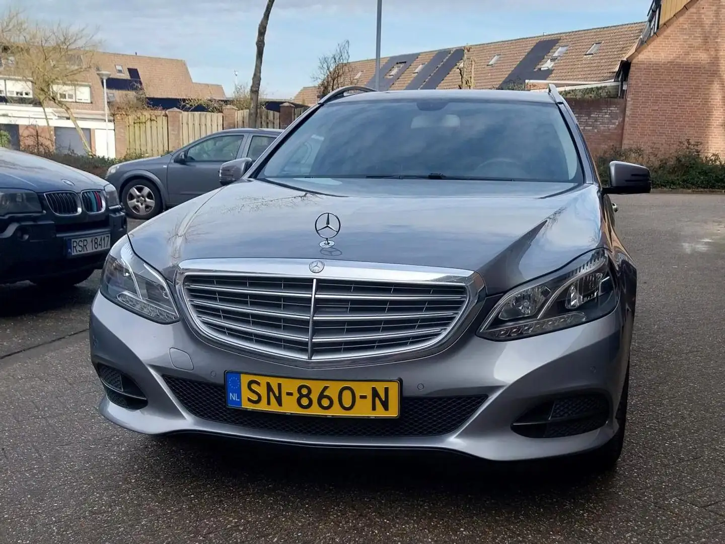 Mercedes-Benz E 200 Prestige Grijs - 2