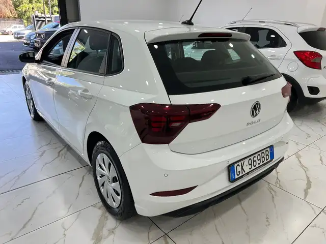 Volkswagen Polo view 4
