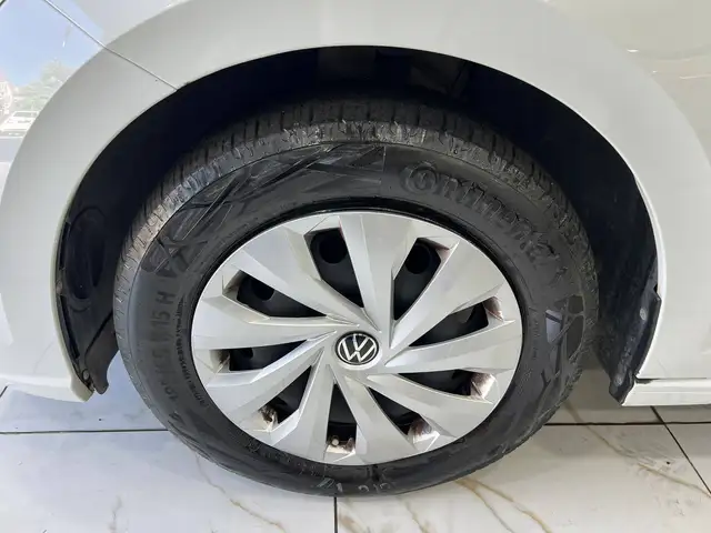 Volkswagen Polo view 9