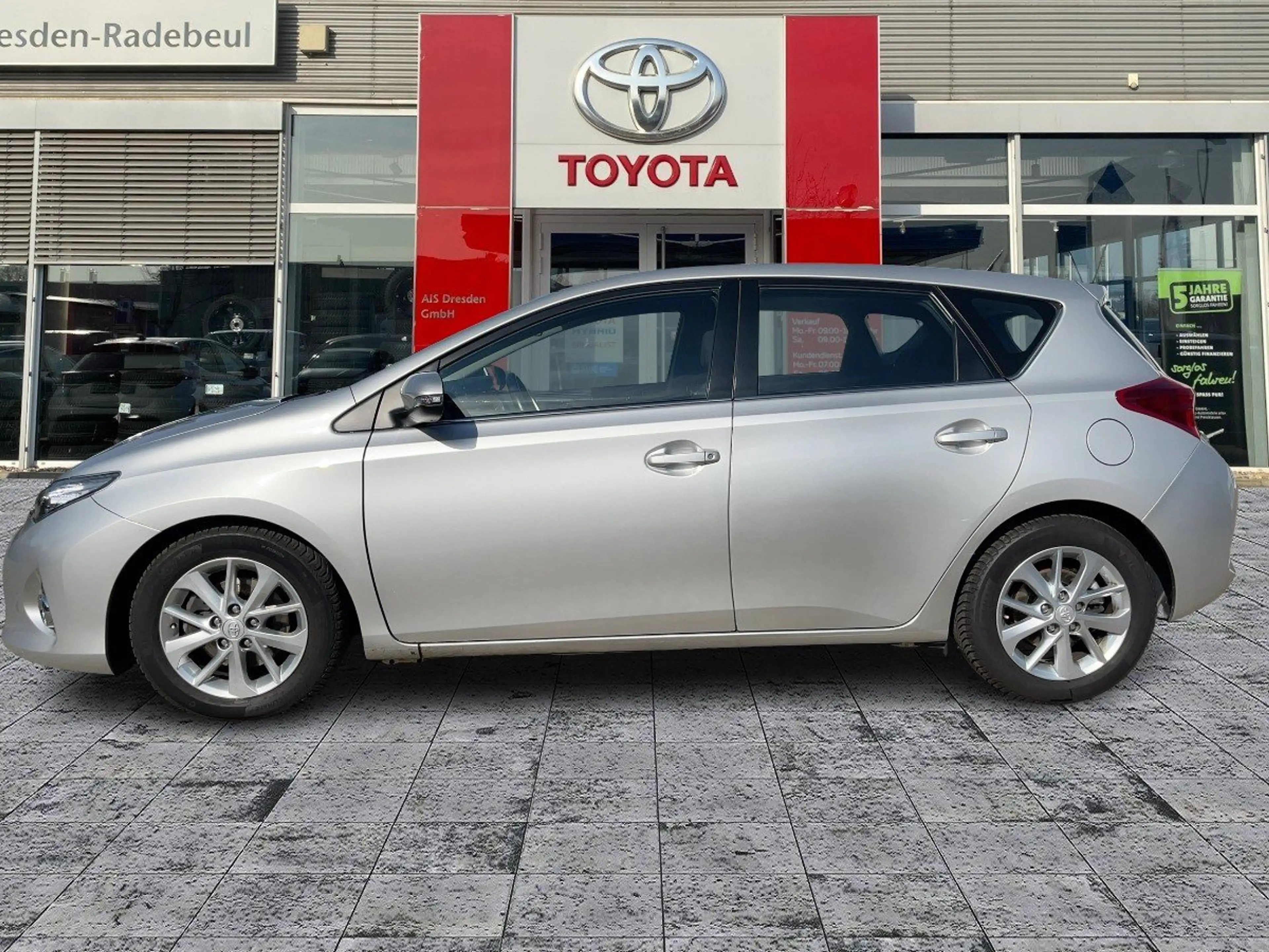 Toyota Auris 2.0 D-4D Life+ KAM*Klima*Bluetooth — photo 3