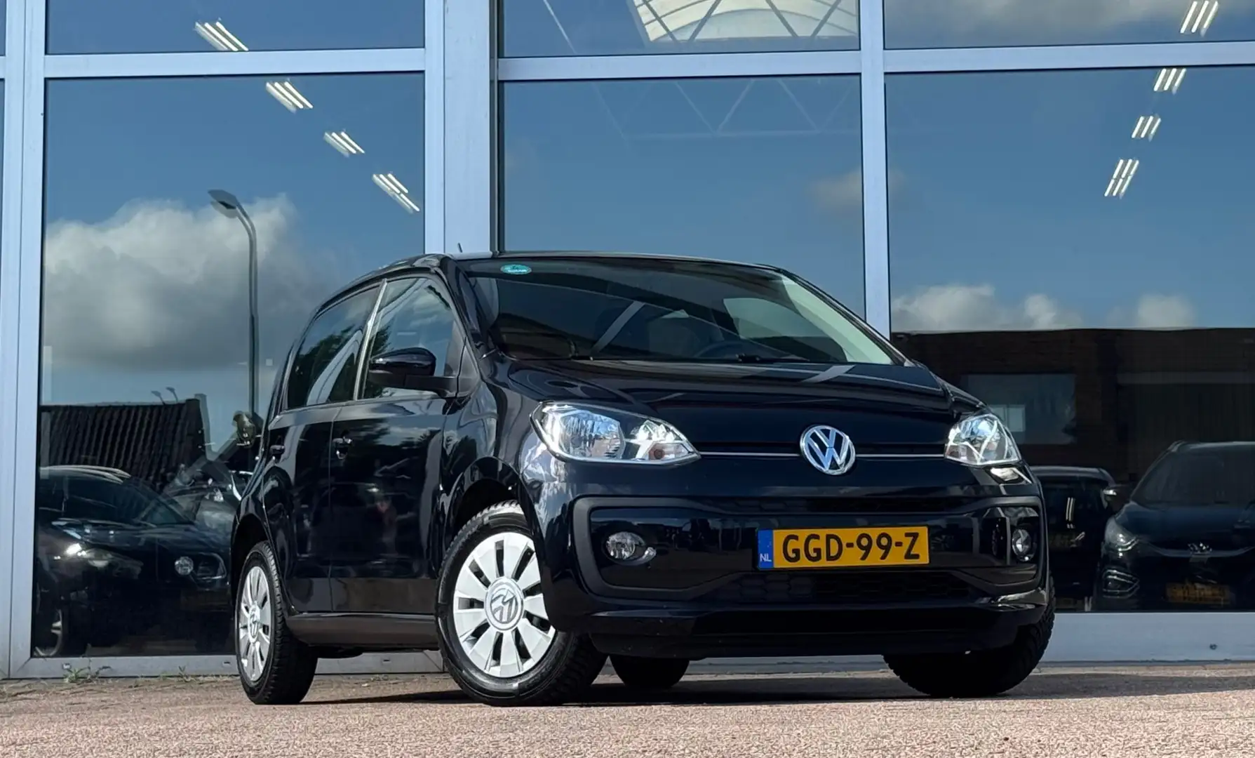 Volkswagen up! 1.0 BMT high up! Automaat 5-drs Airco Mooi APK 23- Zwart - 2
