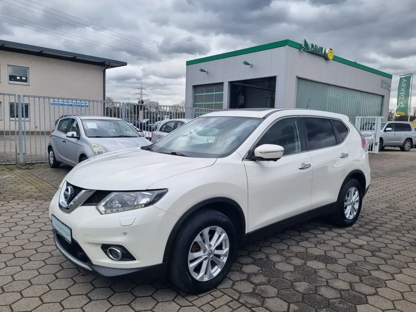 Nissan X-Trail 1.6 dCi 4x4i Acenta"AHK"Pano"Navi"Allwetter... Weiß - 1