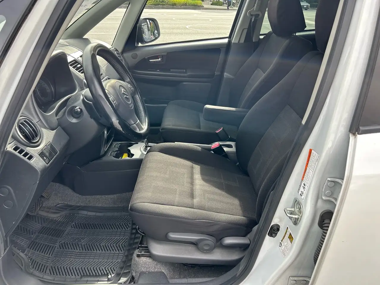 Suzuki SX4 снимка Suzuki SX4