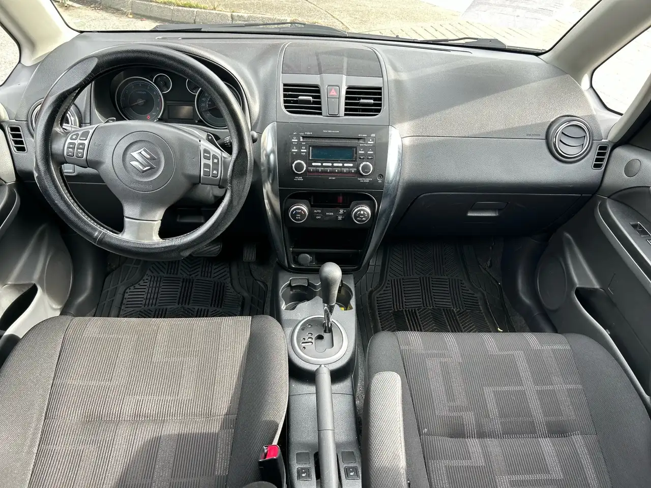 Suzuki SX4 снимка Suzuki SX4