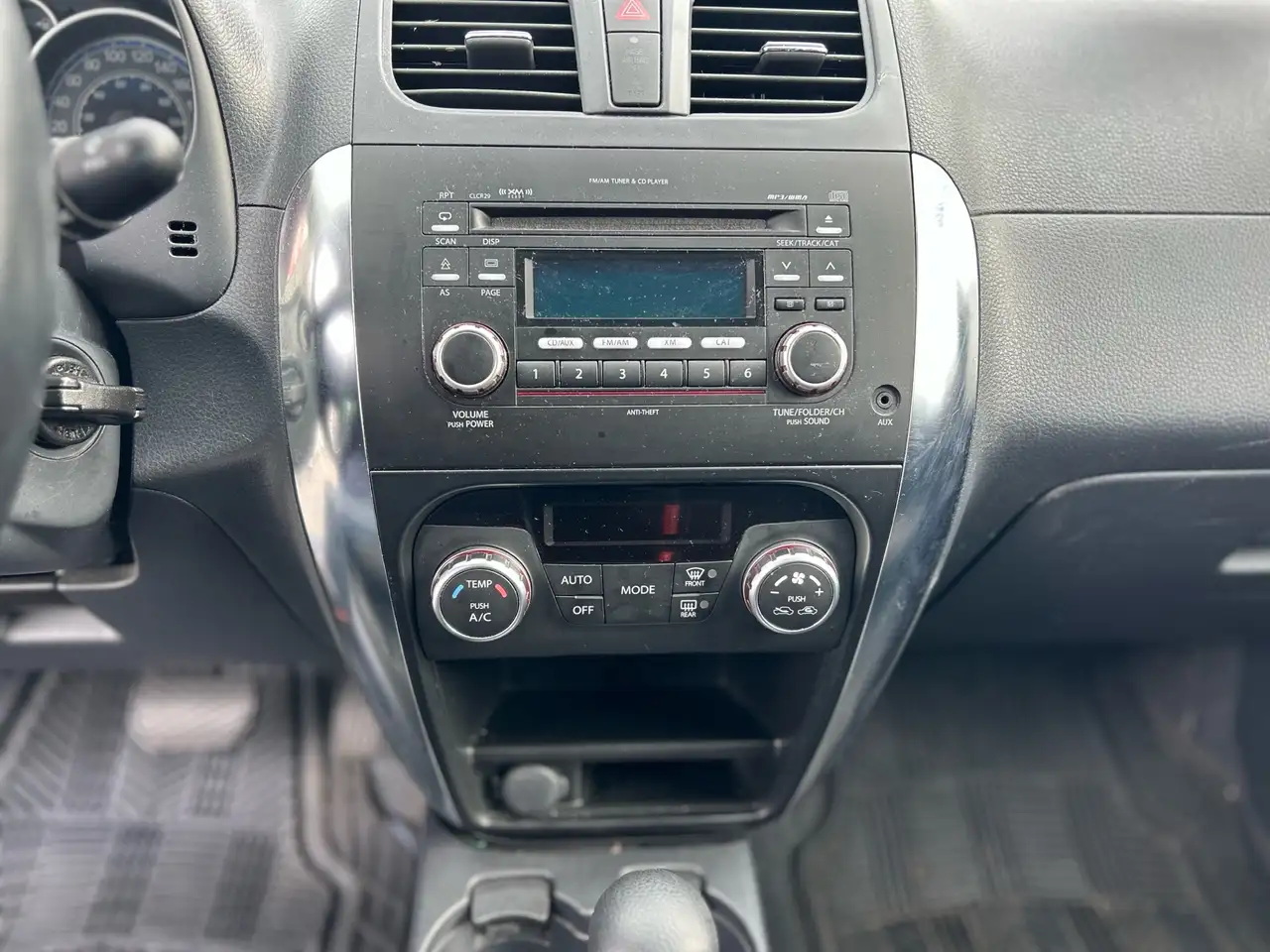 Suzuki SX4 снимка Suzuki SX4