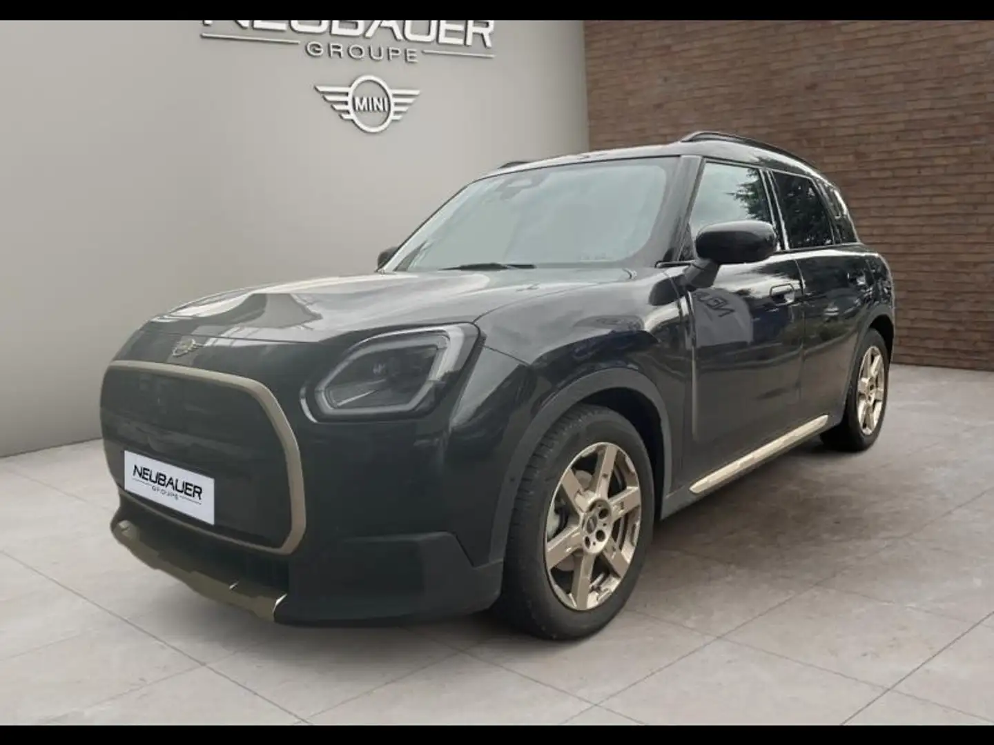 MINI Countryman E E 204ch Favoured crna - 1