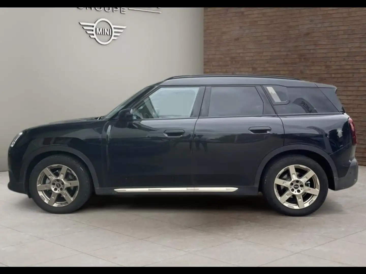 MINI Countryman E E 204ch Favoured crna - 2