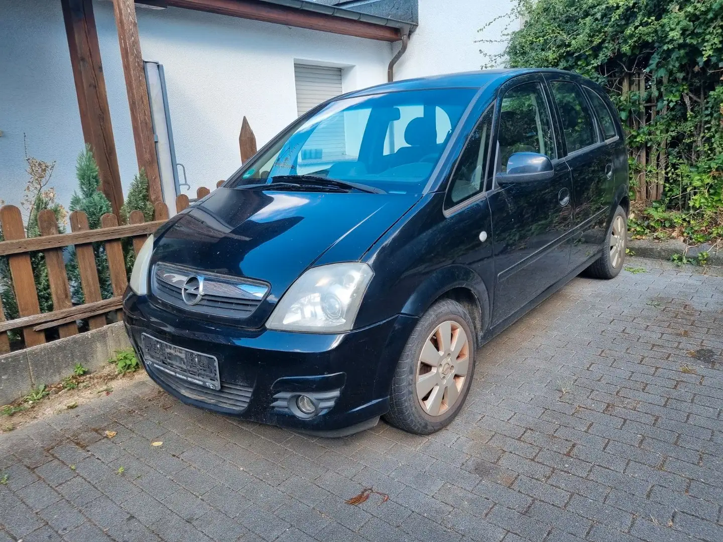 Opel Meriva 1.6 INNOVATION*KLIMA*SHZ* crna - 2