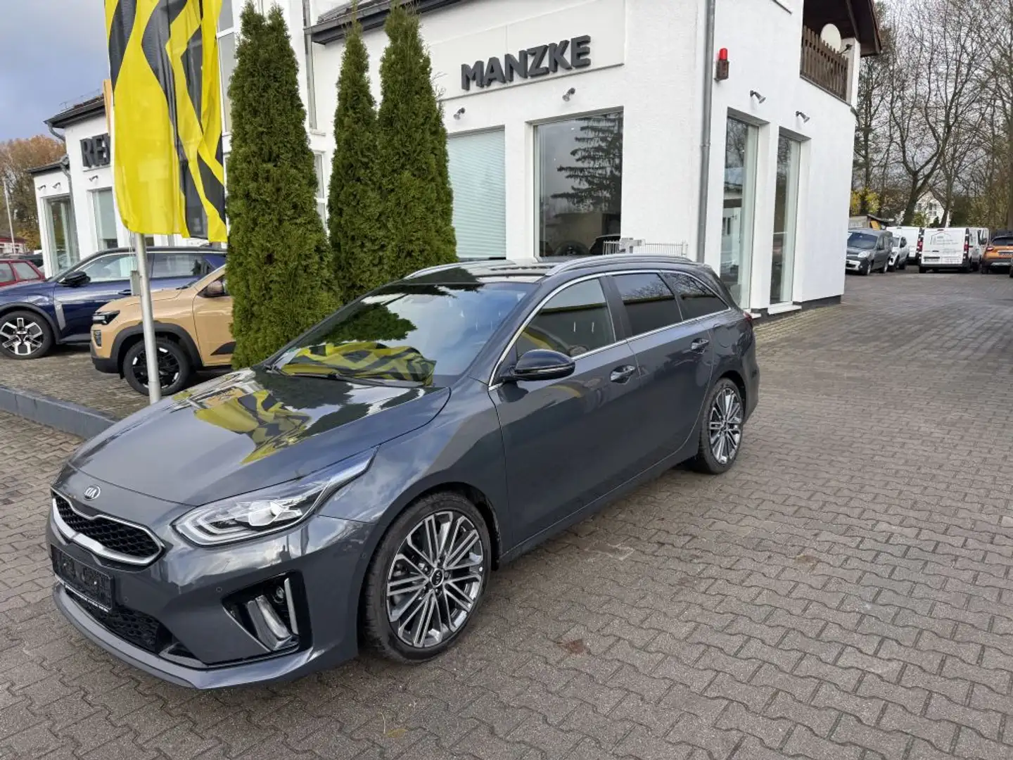 Kia Ceed / cee'd SW 1.4 T-GDI DCT OPF GT Line / Garantie bis 2027 Grau - 1
