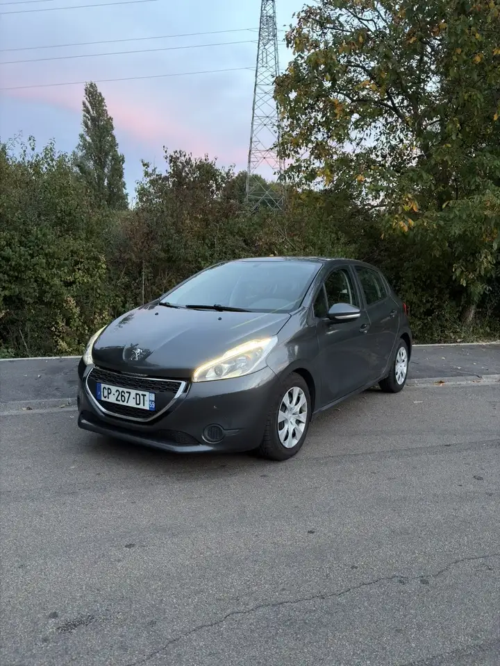 Peugeot 208