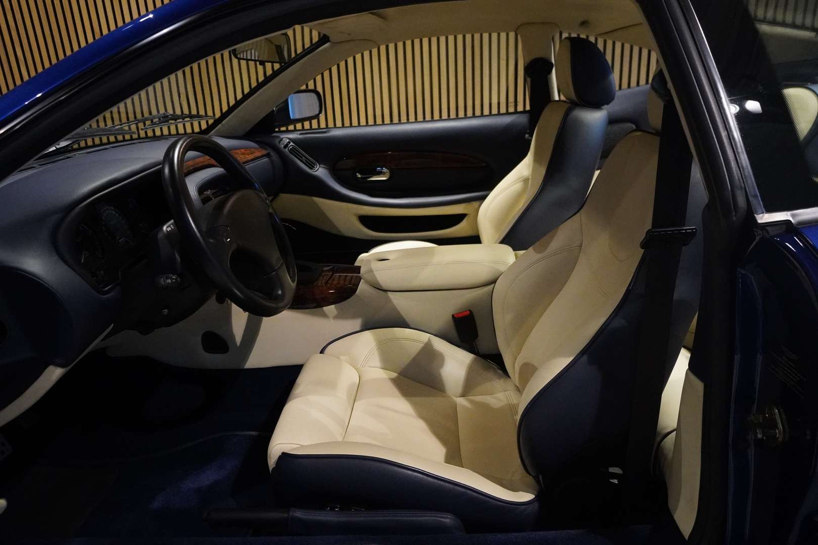 Aston Martin DB7 Vantage Coupé V12 -  - Joinsteer - #3