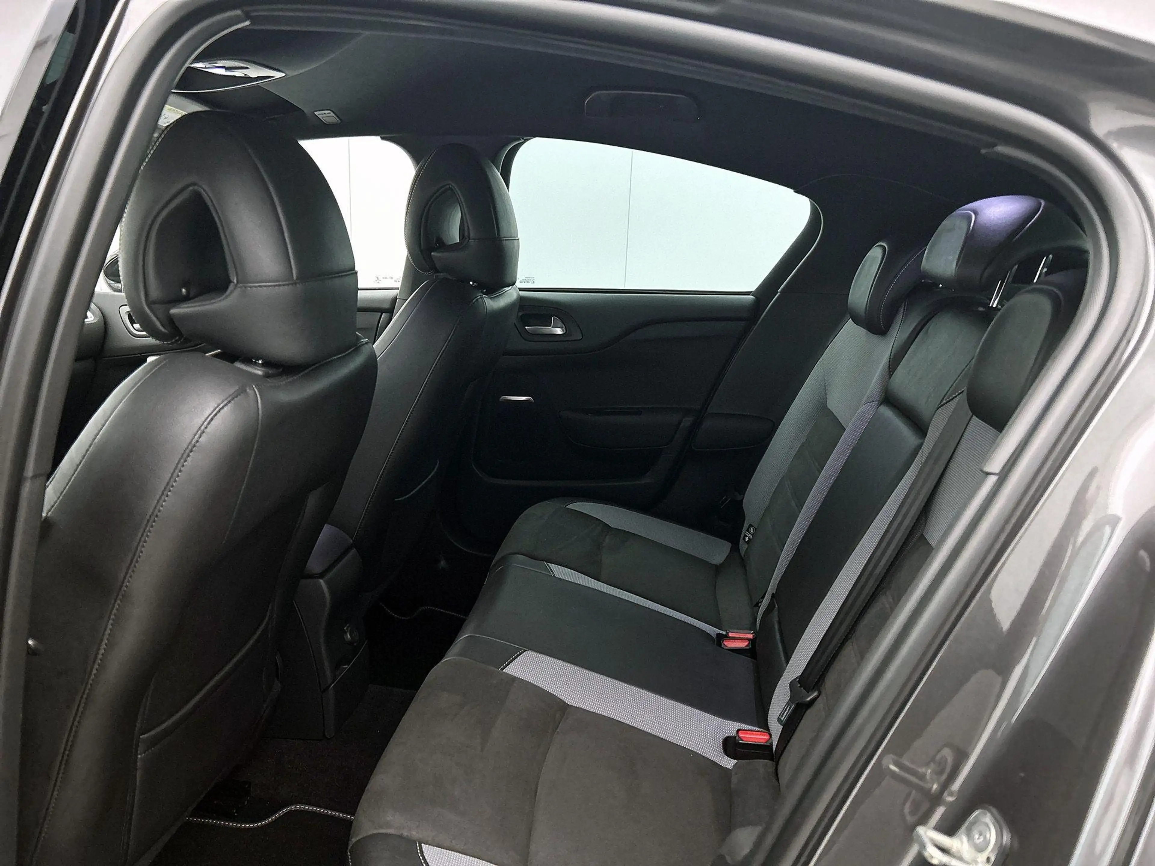 DS Automobiles DS 4 1.6 200 PK Chic | Climate control | Cruise control — photo 14