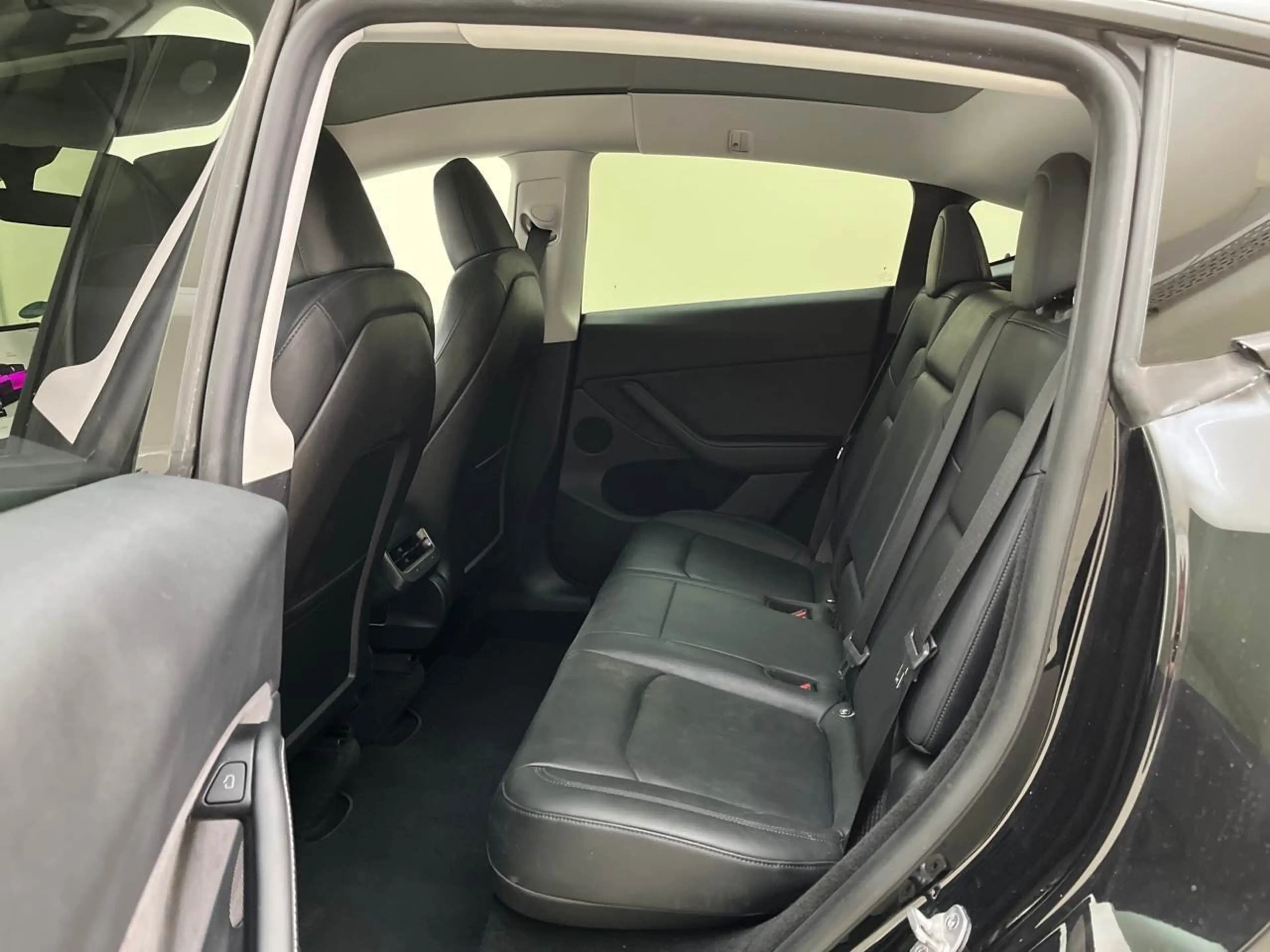 Tesla Model Y Dual Maximale Reichweite Dual AWD Pano — photo 12
