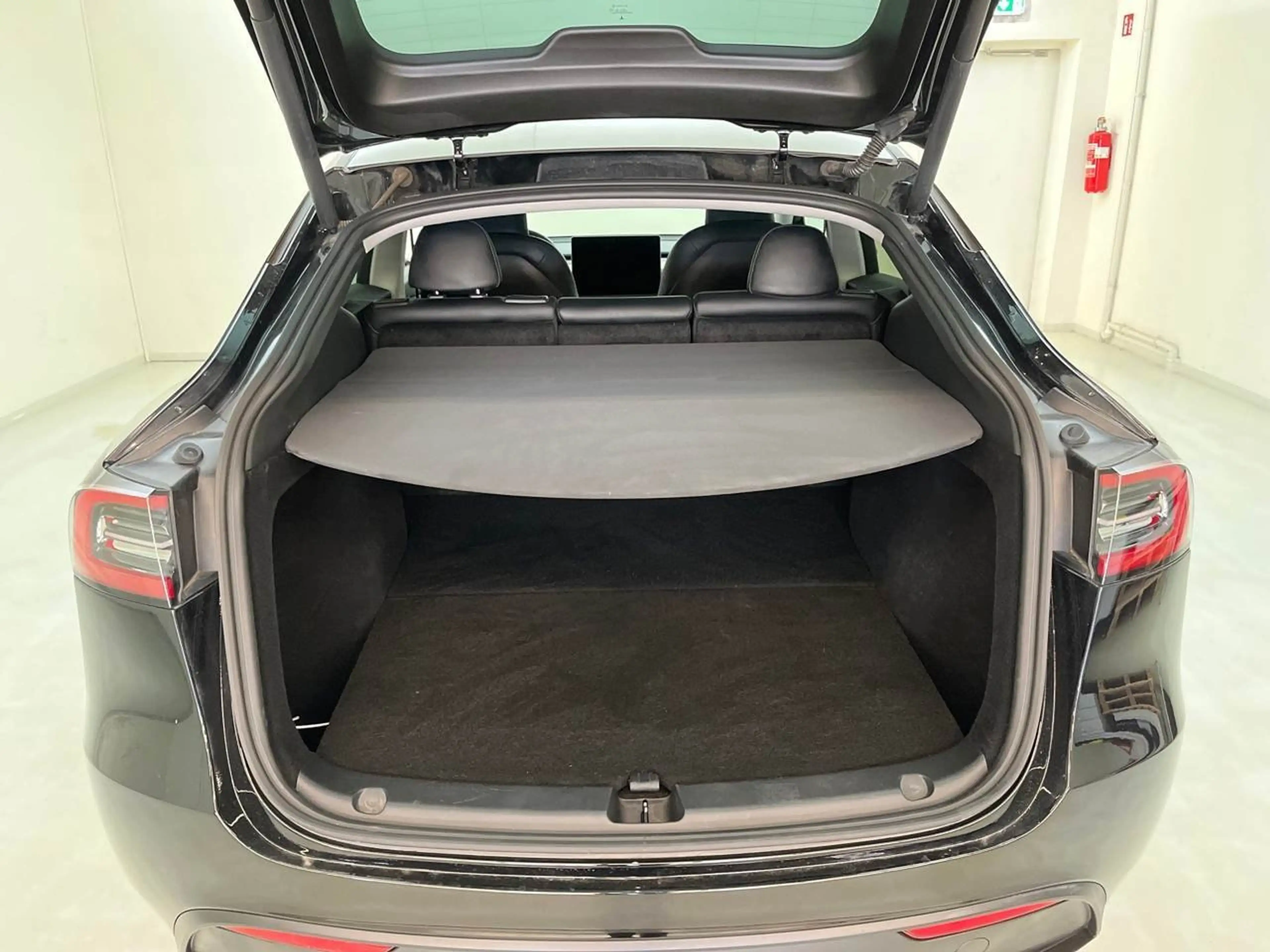 Tesla Model Y Dual Maximale Reichweite Dual AWD Pano — photo 14
