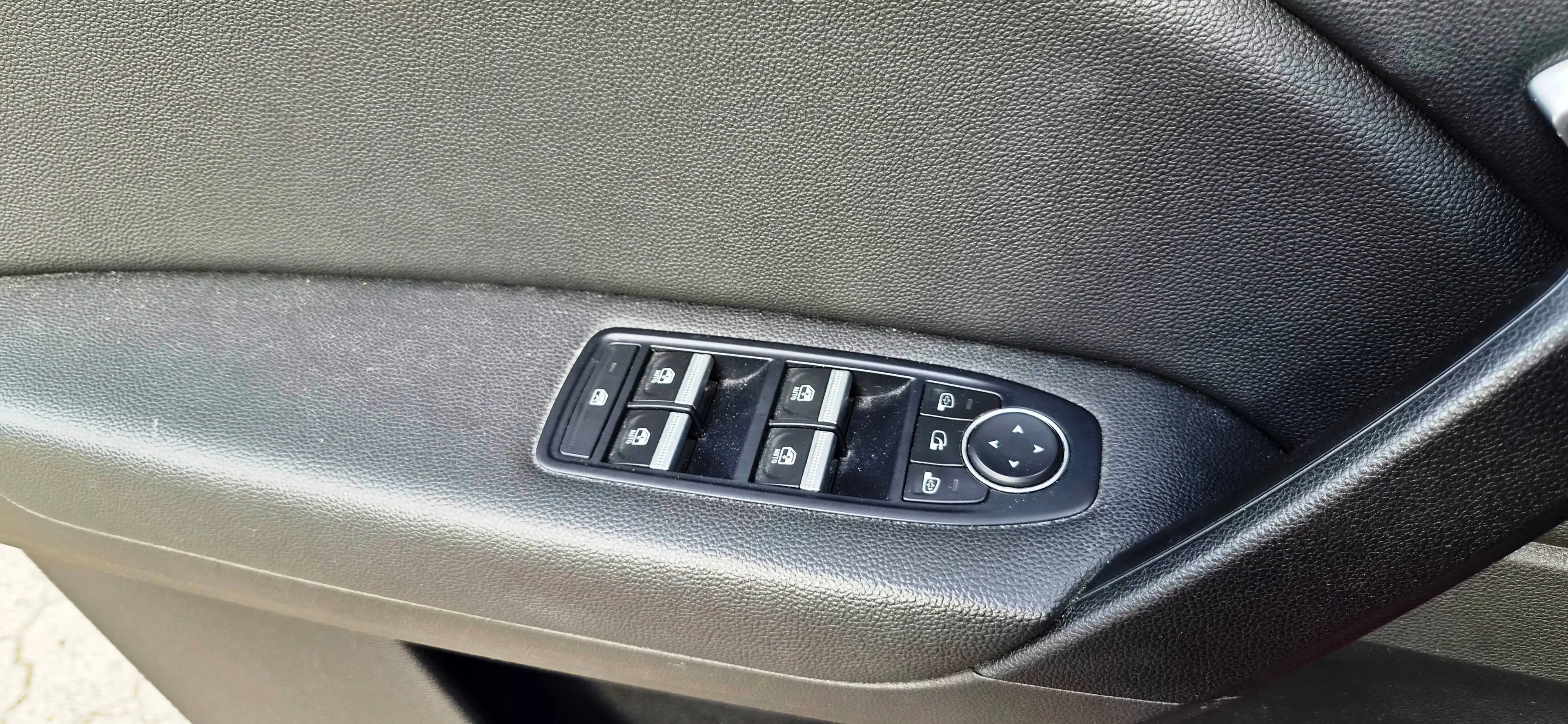 Renault Captur Intens/Teilleder/ParkDistanc/Klima/Navi/1Hand/Face Lift/Finanzierung ab 6,99%/Tüv+Wartung Neu/ — photo 27