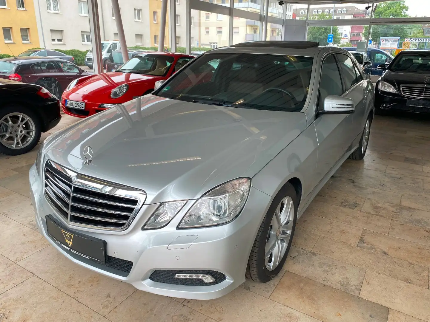 Mercedes-Benz E 350 /MB -Service/Led./SHZ/Sitzlüft./St.Hz/Navi Silber - 1