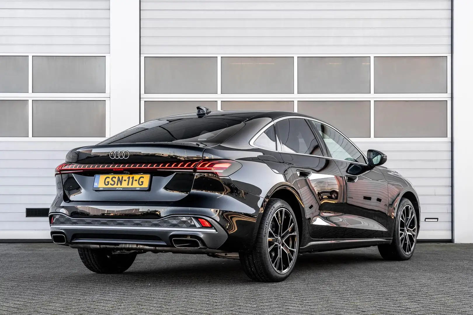 Audi A5 Limousine 2.0 TFSI 150pk S-tronic Advanced Edition Zwart - 2