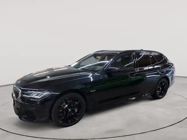 BMW 5 Series view 6