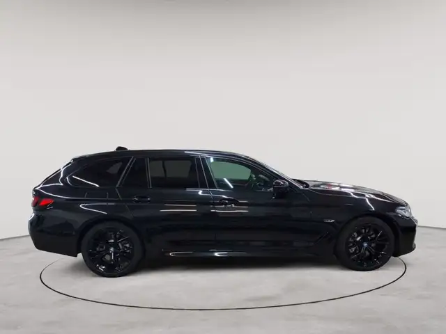 BMW 5 Series view 3