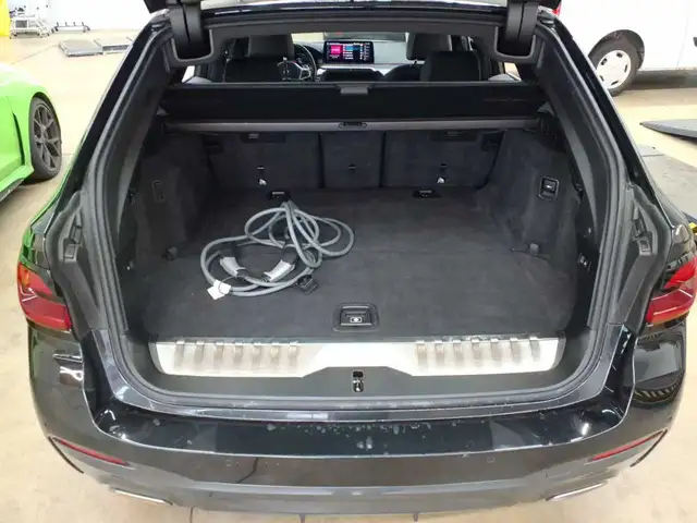 BMW 5 Series view 15