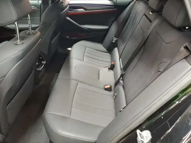 BMW 5 Series view 13