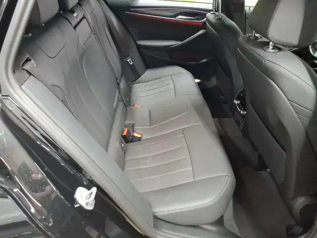 BMW 5 Series view 14