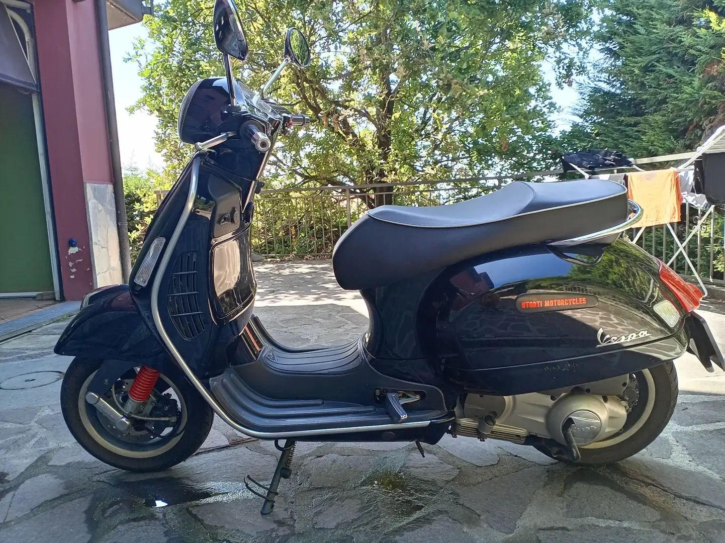 Piaggio GTS 300 Чорний - 1