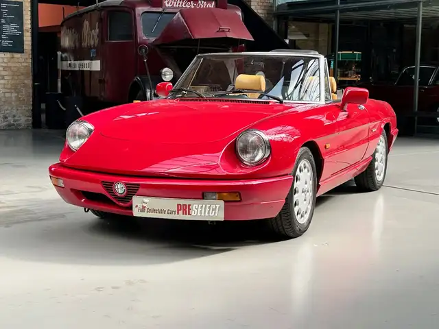 Alfa Romeo Spider view 3