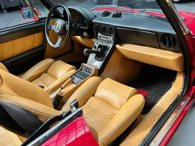 Alfa Romeo Spider view 11