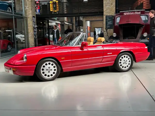 Alfa Romeo Spider 2.0 i.e. Serie 4 mit Echtleder!