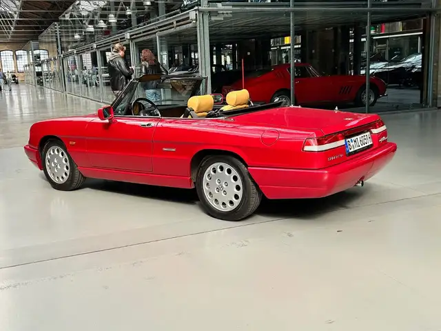 Alfa Romeo Spider view 4