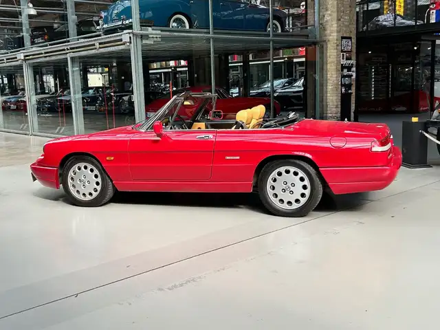 Alfa Romeo Spider view 2