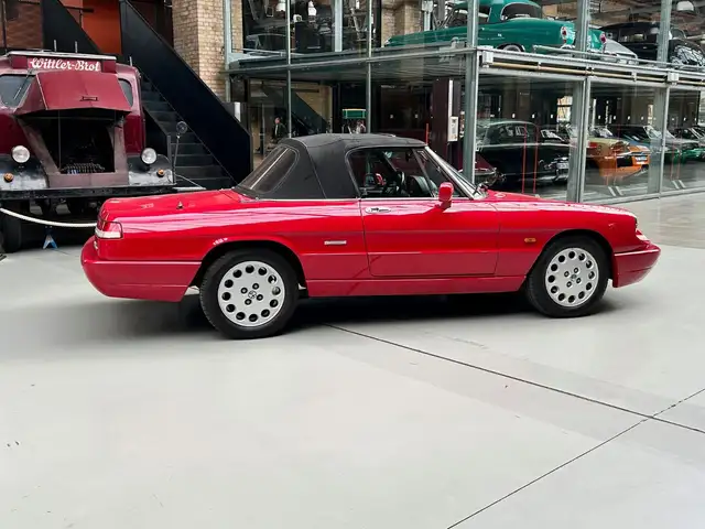 Alfa Romeo Spider view 8
