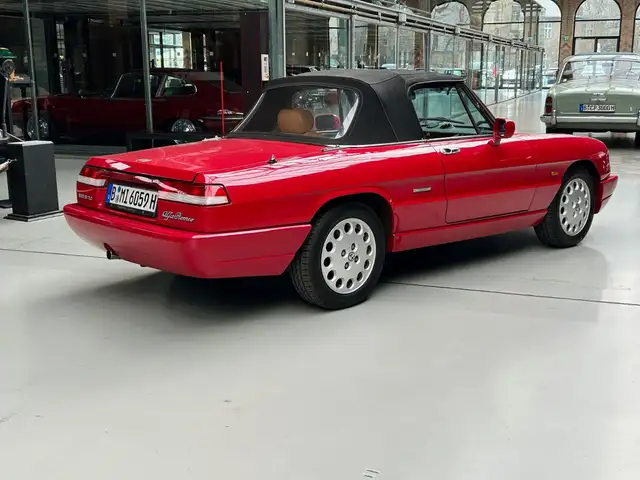 Alfa Romeo Spider view 9
