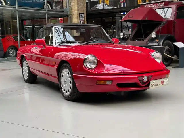 Alfa Romeo Spider view 5
